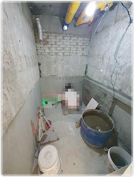 수공구와 기기를 활용한 시공 장면