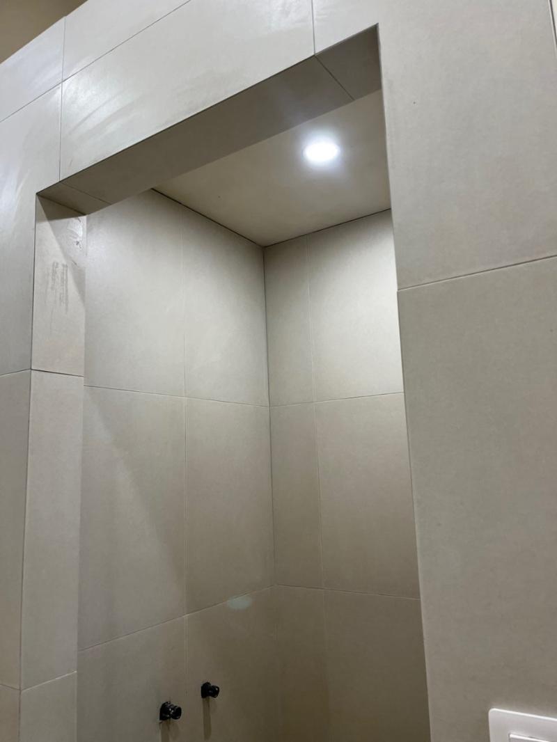 천장 매립등이 설치된 시공 과정