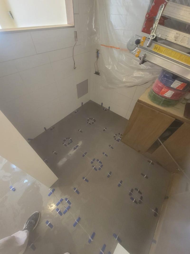 수동 접합 클램프의 흡착판과 조절부