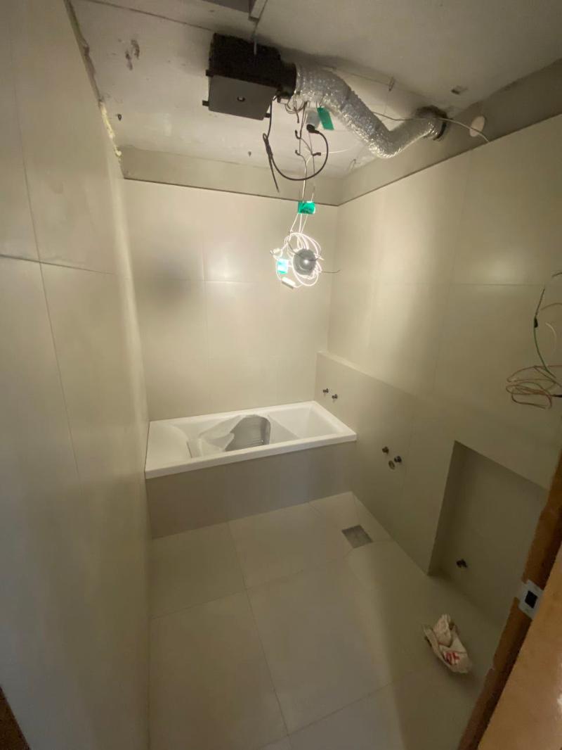 공장 제품 대신 현장 칼졸리로 맞춘 600각 포세린 타일 | 양천구 목동센트럴아이파크위브 사진