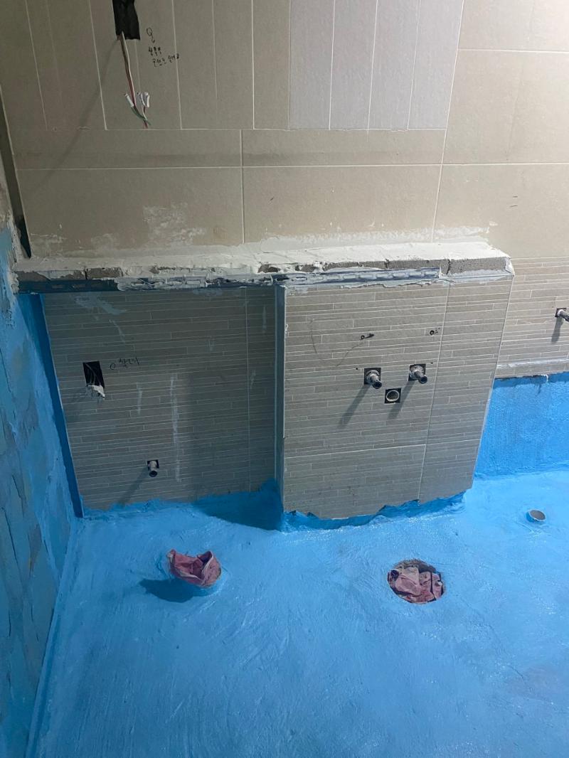 볼케이노 색상으로 매지 작업이 진행된 벽면