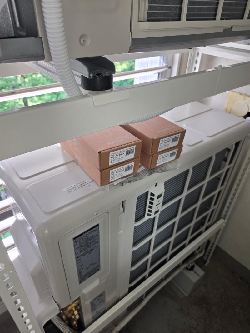 에어컨 본체와 연결관, 자재 상자