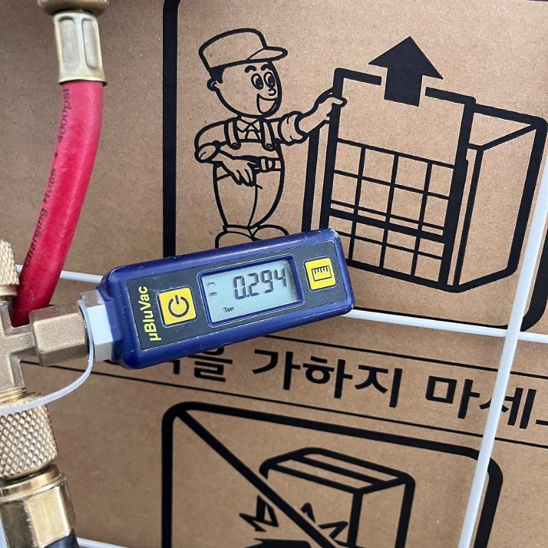 압력계가 연결된 블루바이크 펌프