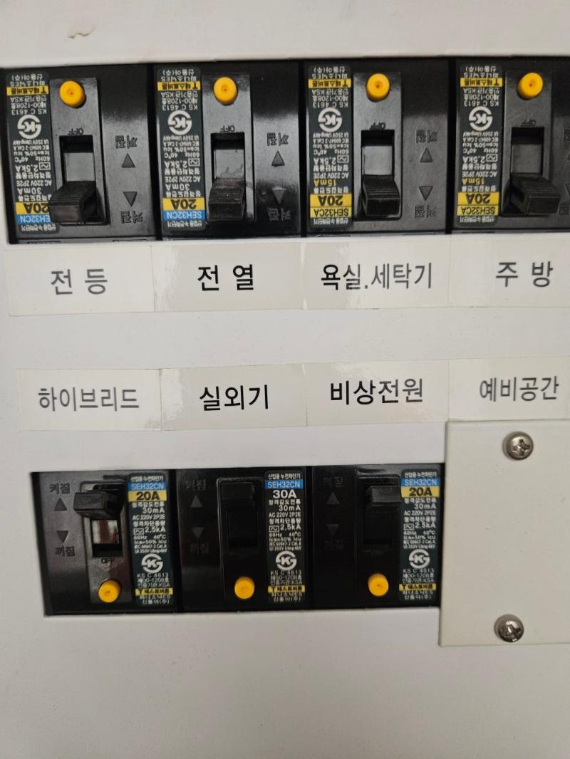 욕실 내부 시공 장면