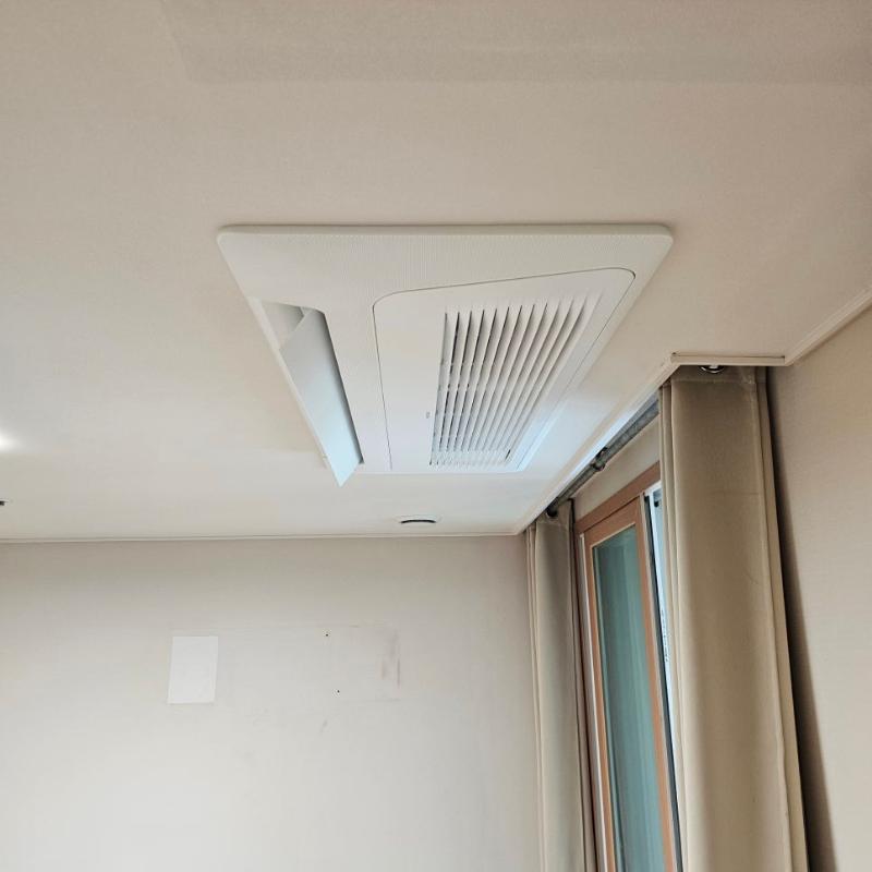 오염이 보이지 않는 조명 기구 본체