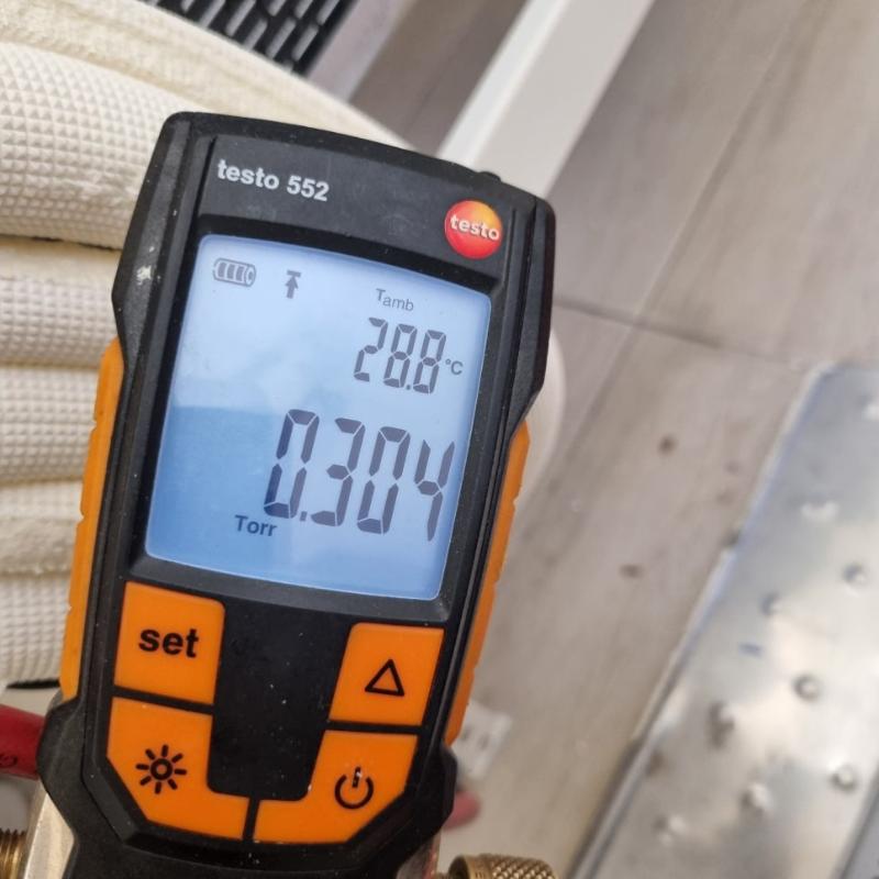 Tamb 28.8°C가 표시된 테스토 552 측정기 화면