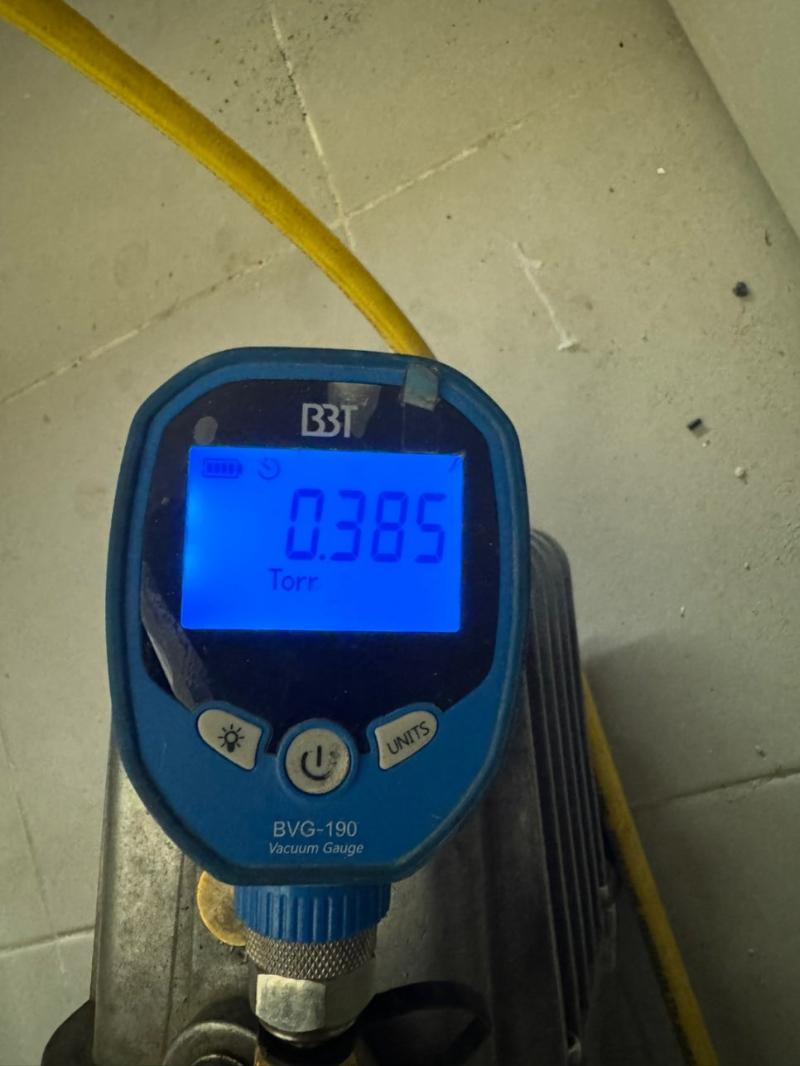 0.385 Torr가 표시된 BVG-190 진공계