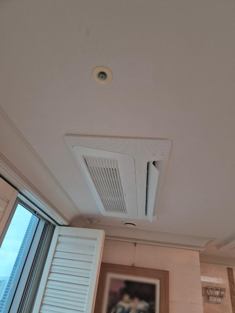 오염이 보이지 않는 벽과 바닥 표면