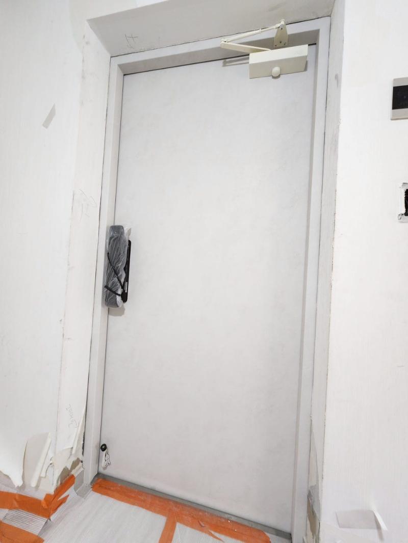 도어 문짝과 프레임의 접합부 마감