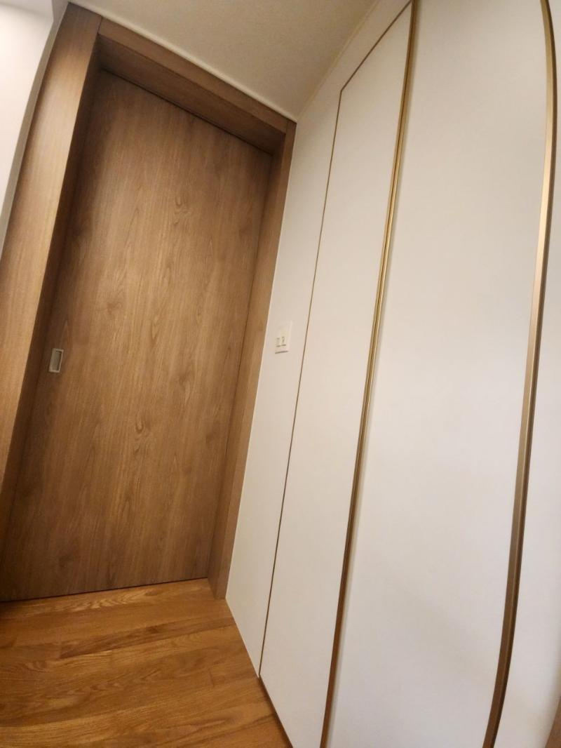 수납장 도어 패널의 모서리 마감 과정