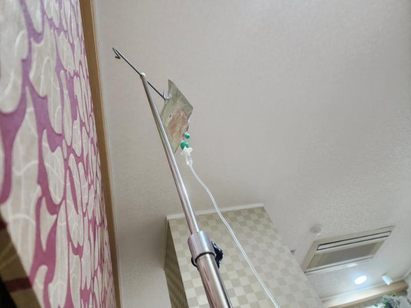 벽지와 필름의 경계를 잡고 있는 천장 부근