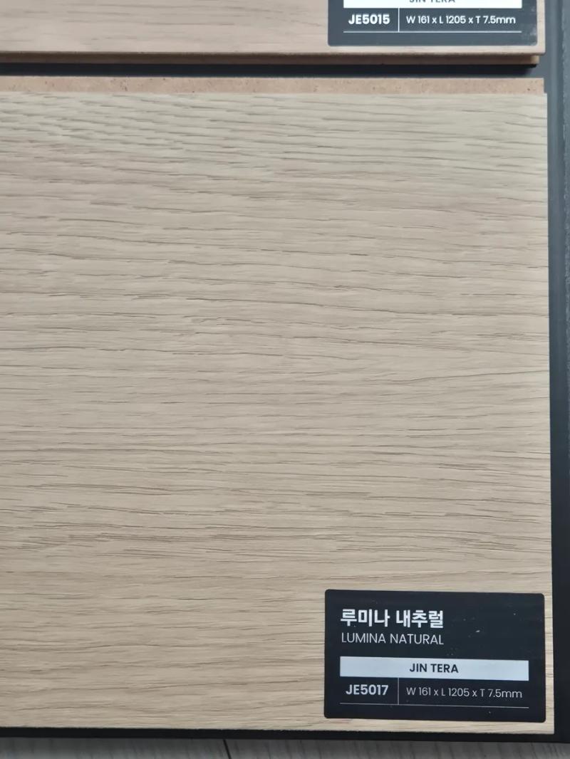 매트한 표면이 돋보이는 자재 근접 사진