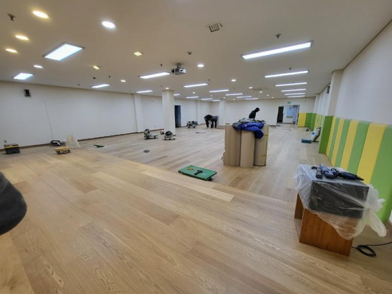 시공을 위해 준비된 정밀 도구들의 모습