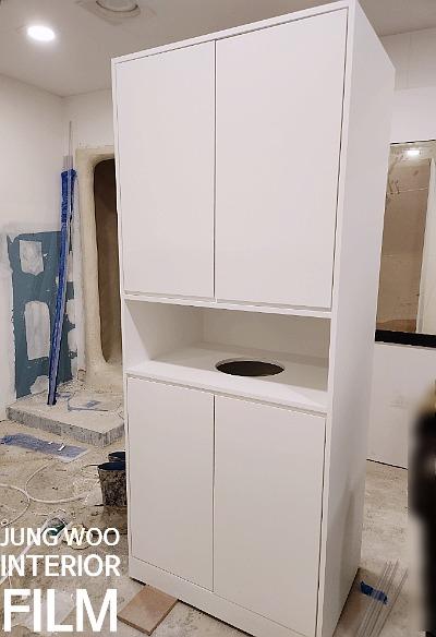 수납장 주변의 최종 정리 모습