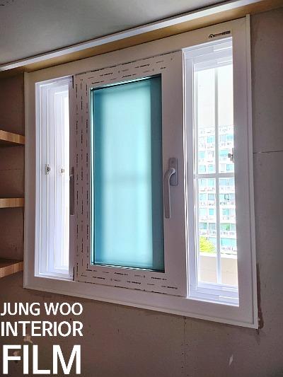 레일 구조와 핸들 주변의 정교한 마감