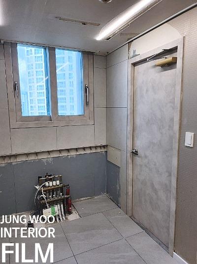 수납장과 창문이 만나는 지점의 시공