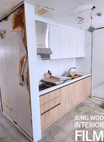 시공 전 주방 수납장과 병가 부분