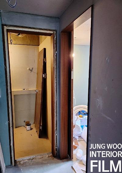 복도 도어와 벽면의 접합부 시공