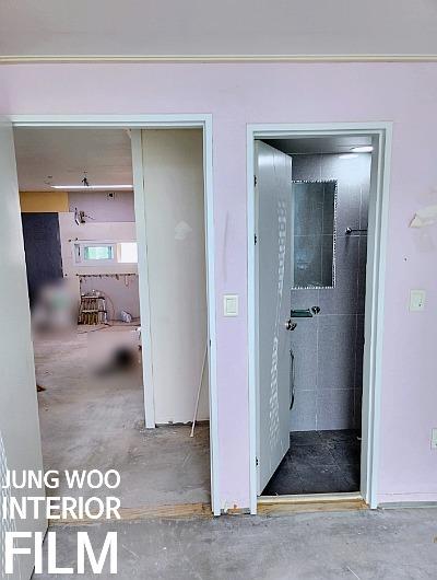 욕실 세부 장면: 형상 불확실 거울