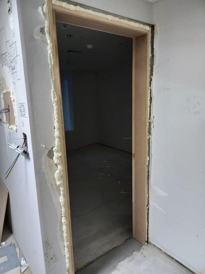 낡은 문틀의 색을 지우고 필름으로 덮어낸 변화 | 강서구 염창동 벽산 늘푸른A 사진