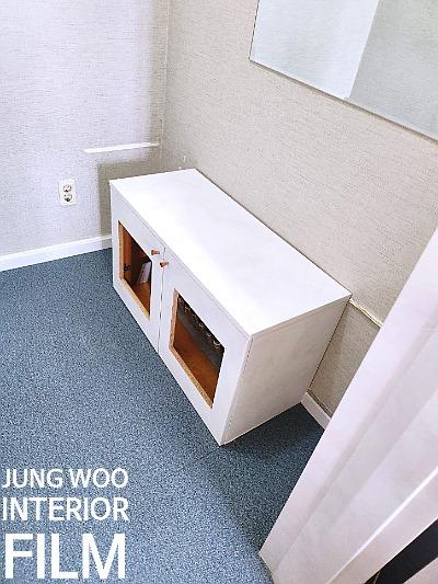 유리 문짝 수납장의 프레임 시공