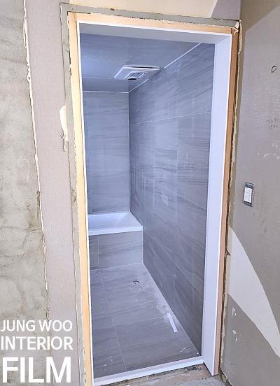낡은 섀시와 문틀의 색을 하나로 맞춘 필름 시공 | 강서구 우장산 아이파크 사진