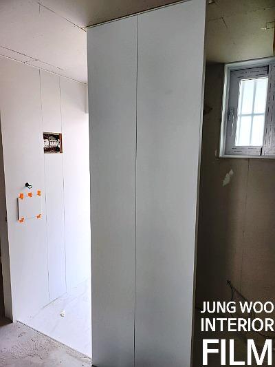창호 벽면과 고정 판넬의 필름 작업 준비