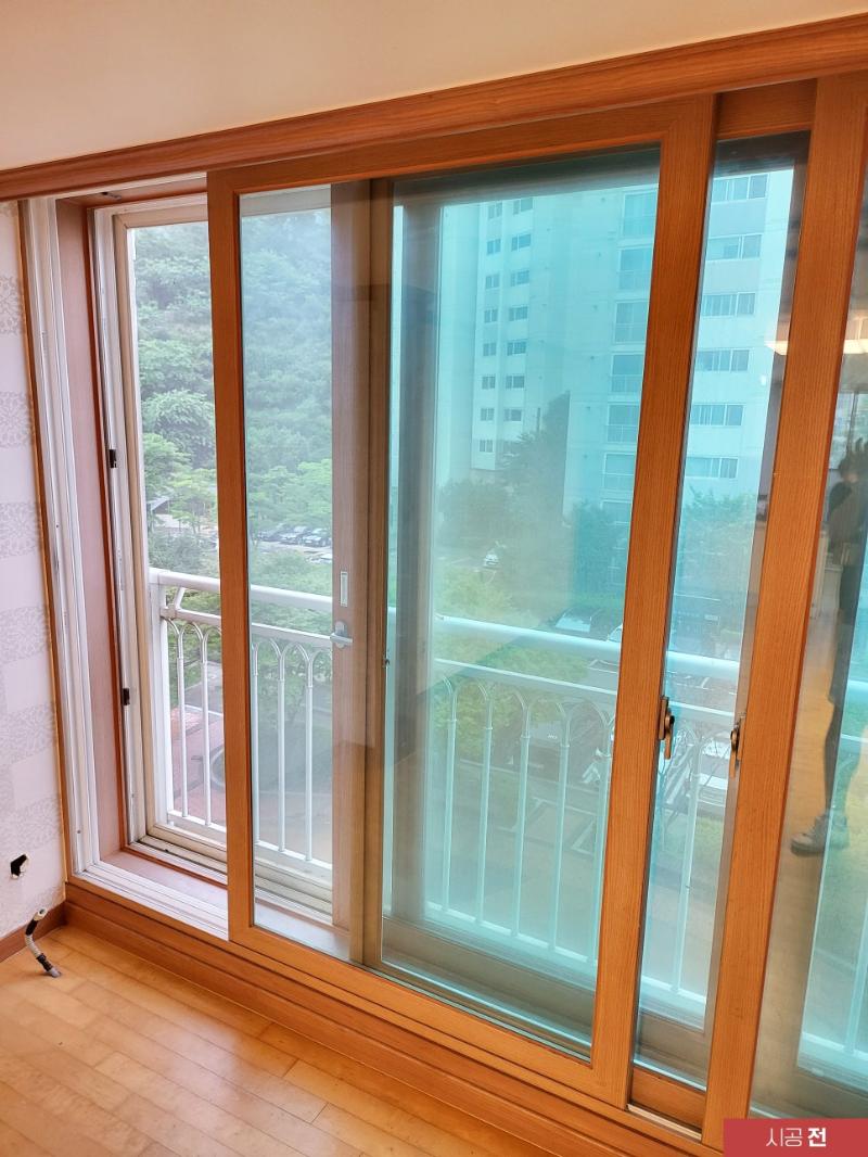 목재 프레임 슬라이딩 창호의 시공 과정