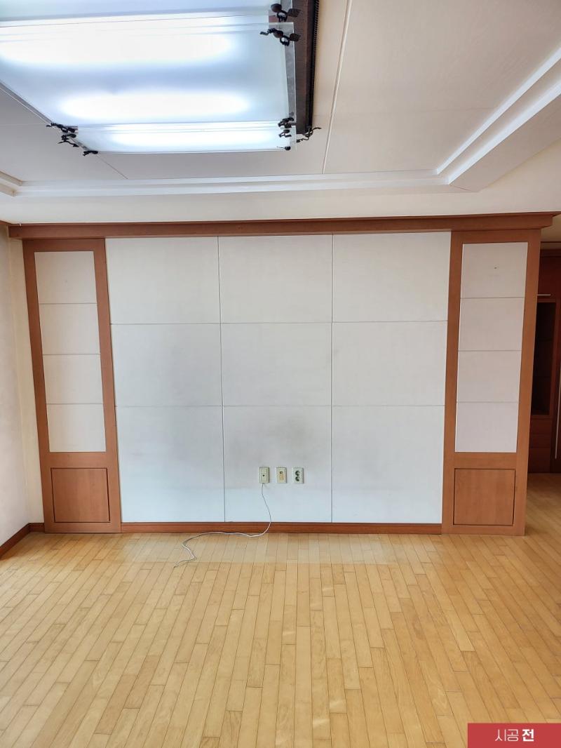 수납장과 콘센트 주변의 시공 과정