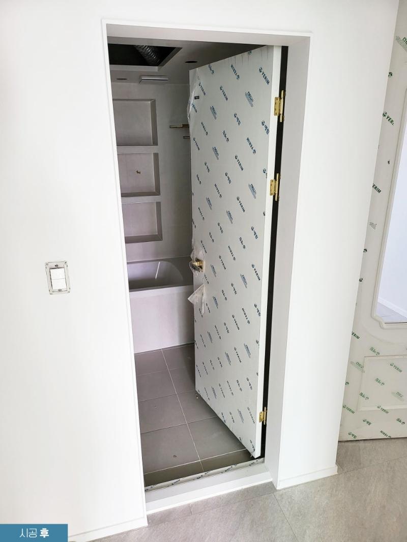 시공 후 밀착된 힌지 주변
