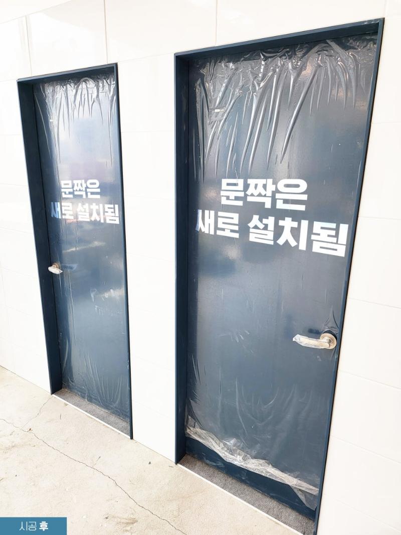 영림 도어 제품과 필름으로 마감된 두 개의 문