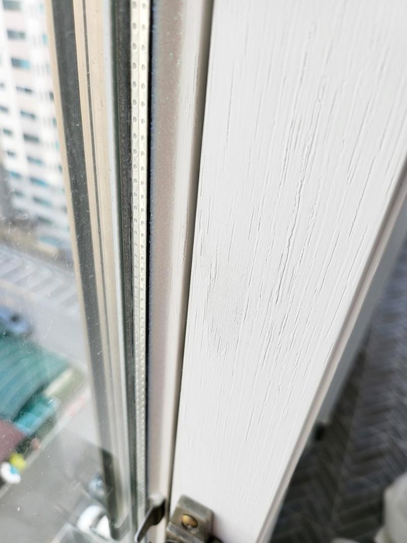 항균 펄실리콘으로 코킹 마감하는 단계
