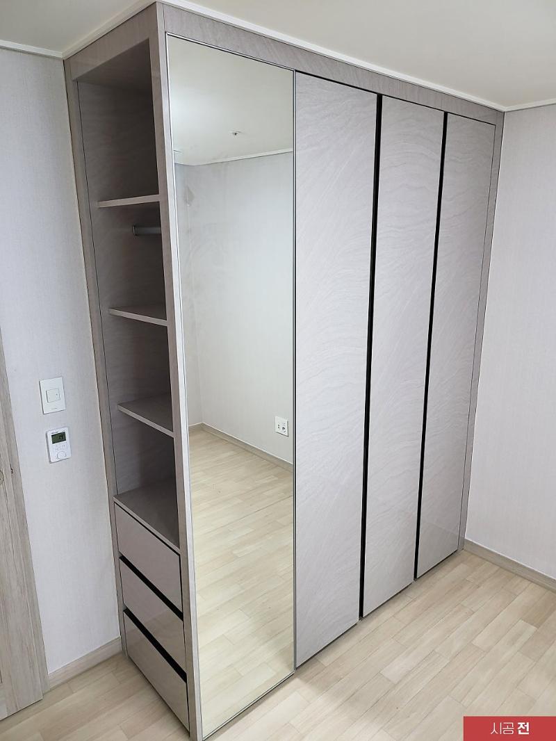 수납장 내부 선반과 옷걸이봉 시공 과정