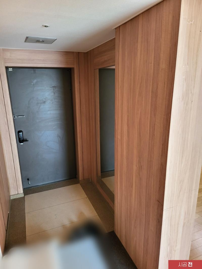색상 변경이 필요한 시공 전 수납장