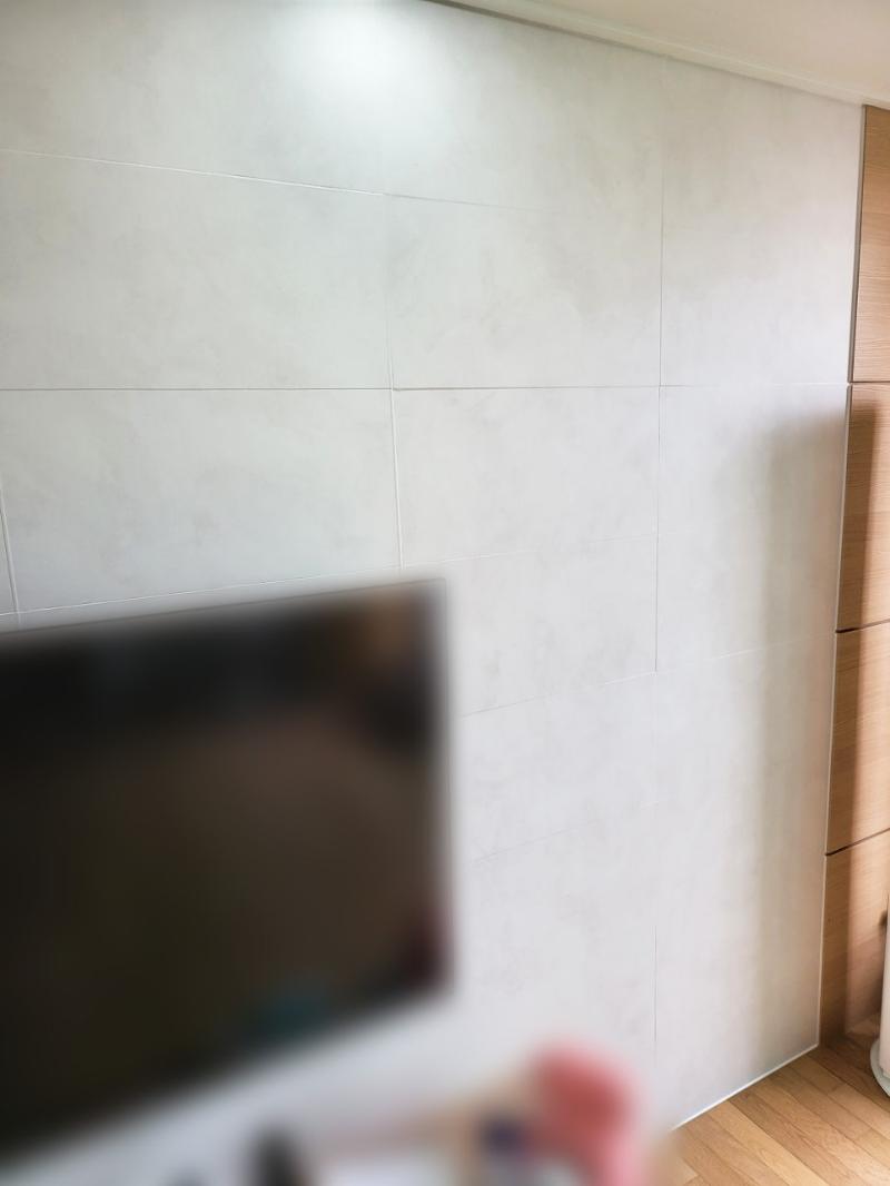 아트월 타일 벽면에 필름을 입히는 과정