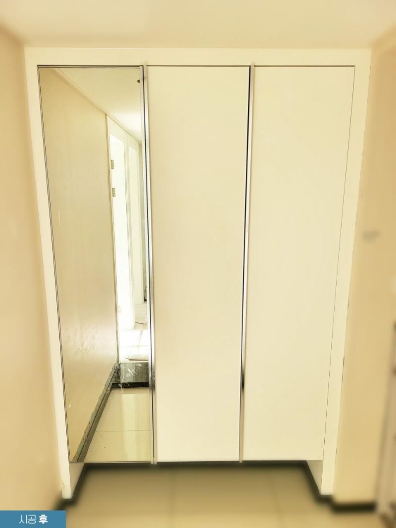 톤다운된 화이트 필름이 적용된 수납장