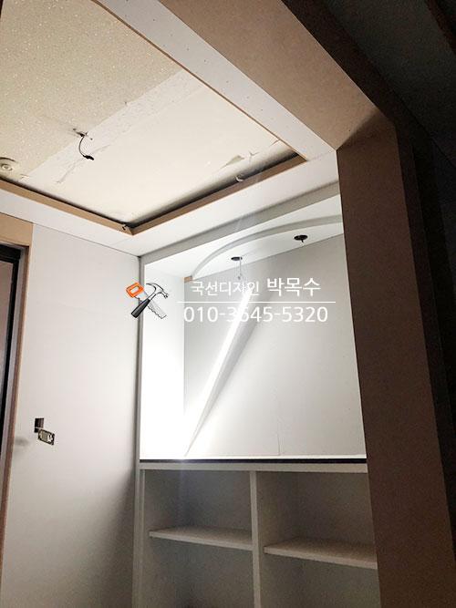 천장 마감 전의 수납장 설치 공간