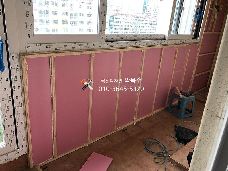 정밀한 작업을 위해 준비된 목공 수공구
