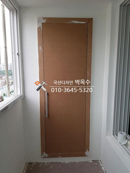 새로 시공된 붙박이장 문짝의 모습