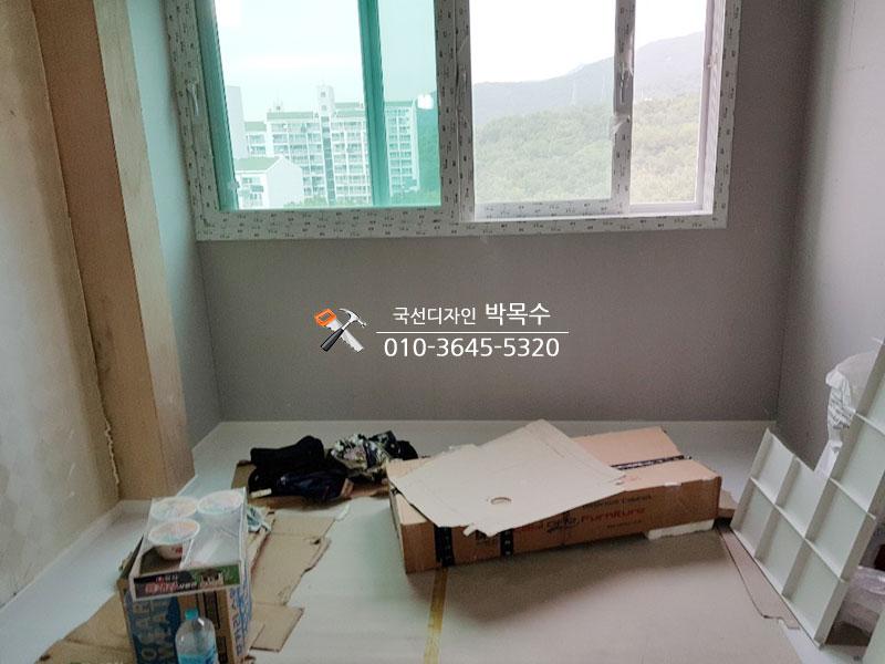 창호 주변 마감을 위한 수공구 작업