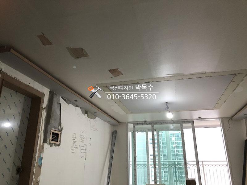 9미리 문선과 아이소핑크 단열로 정돈한 기초 목공 | sk북한산시티 아파트 사진