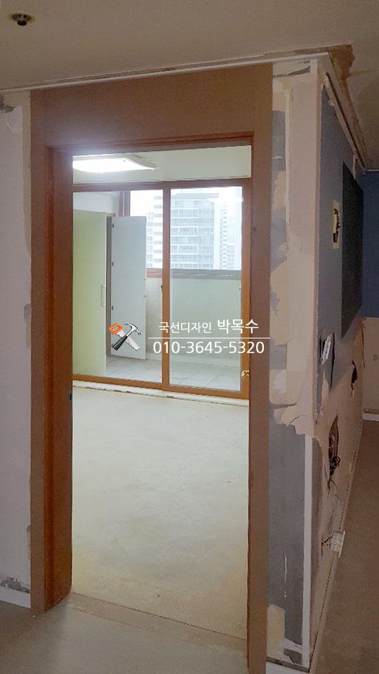도어 프레임의 문선 리폼 과정