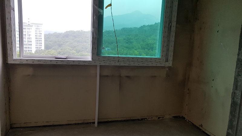 탑층의 취약한 천정과 외벽을 아이소핑크 단열재로 보강한 집 | 상계동 극동아파트 사진