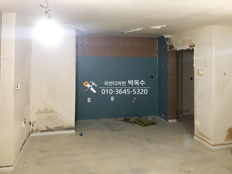 벽면의 세부 마감을 다듬는 수공구