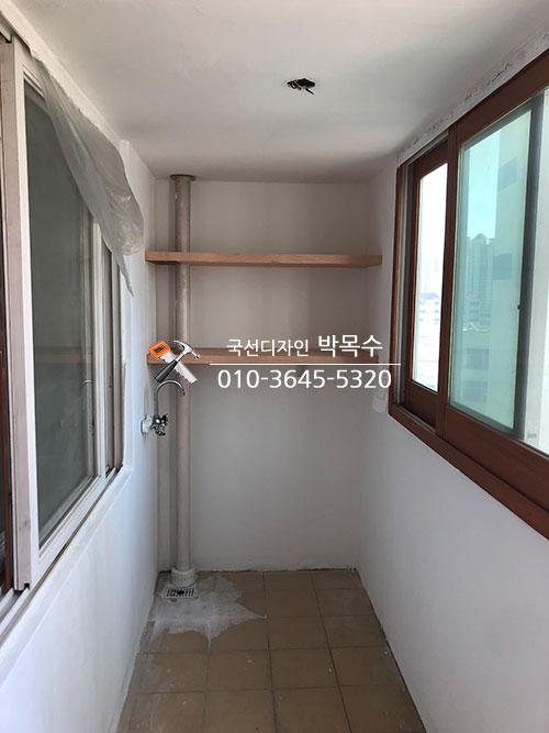 발코니 천장 및 배수관 확인