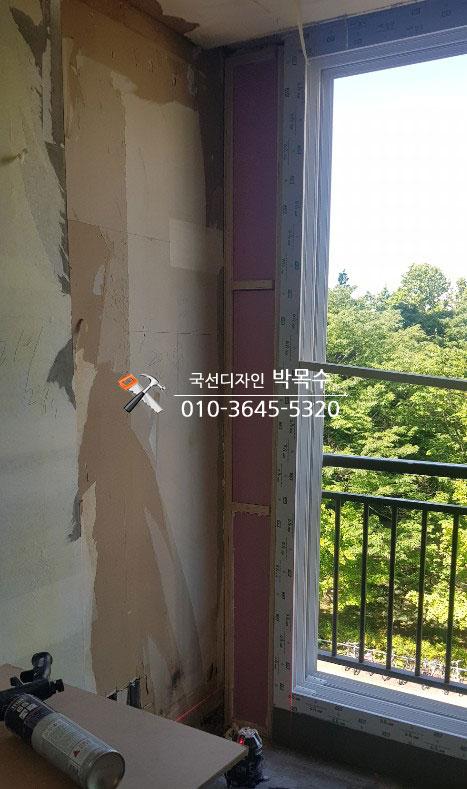 접착제 카트리지와 노즐을 이용한 틈새 작업