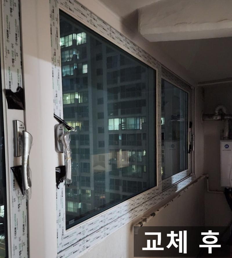 손잡이와 프레임이 정밀하게 설치된 모습
