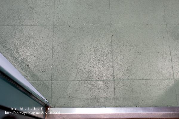 덤프록과 플로어텍스로 잡은 지하 습기와 욕실 미끄럼 방지 | 본사 화장실 및 지하실 사진