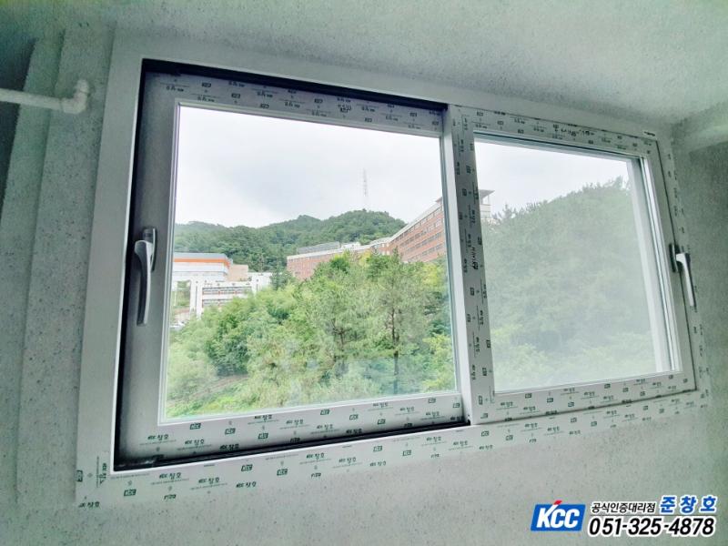KCC 뉴프라임과 브론즈 유리 중문으로 바꾼 32평의 표정 | 부산 덕포동 벽산하나로 사진