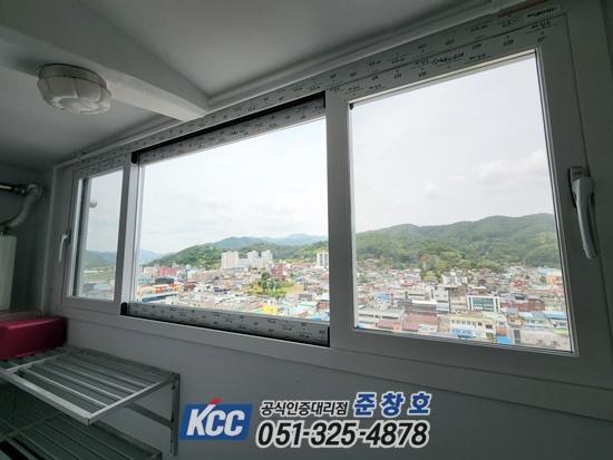 KCC 인증 표시가 부착된 창호 프레임